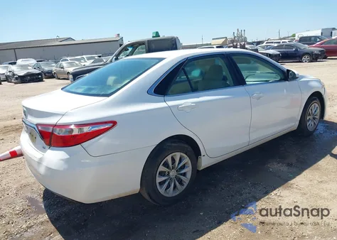 2017 Toyota Camry Le z USA, uszkodzony, nr VIN 4T1BF1FK1HU294062
